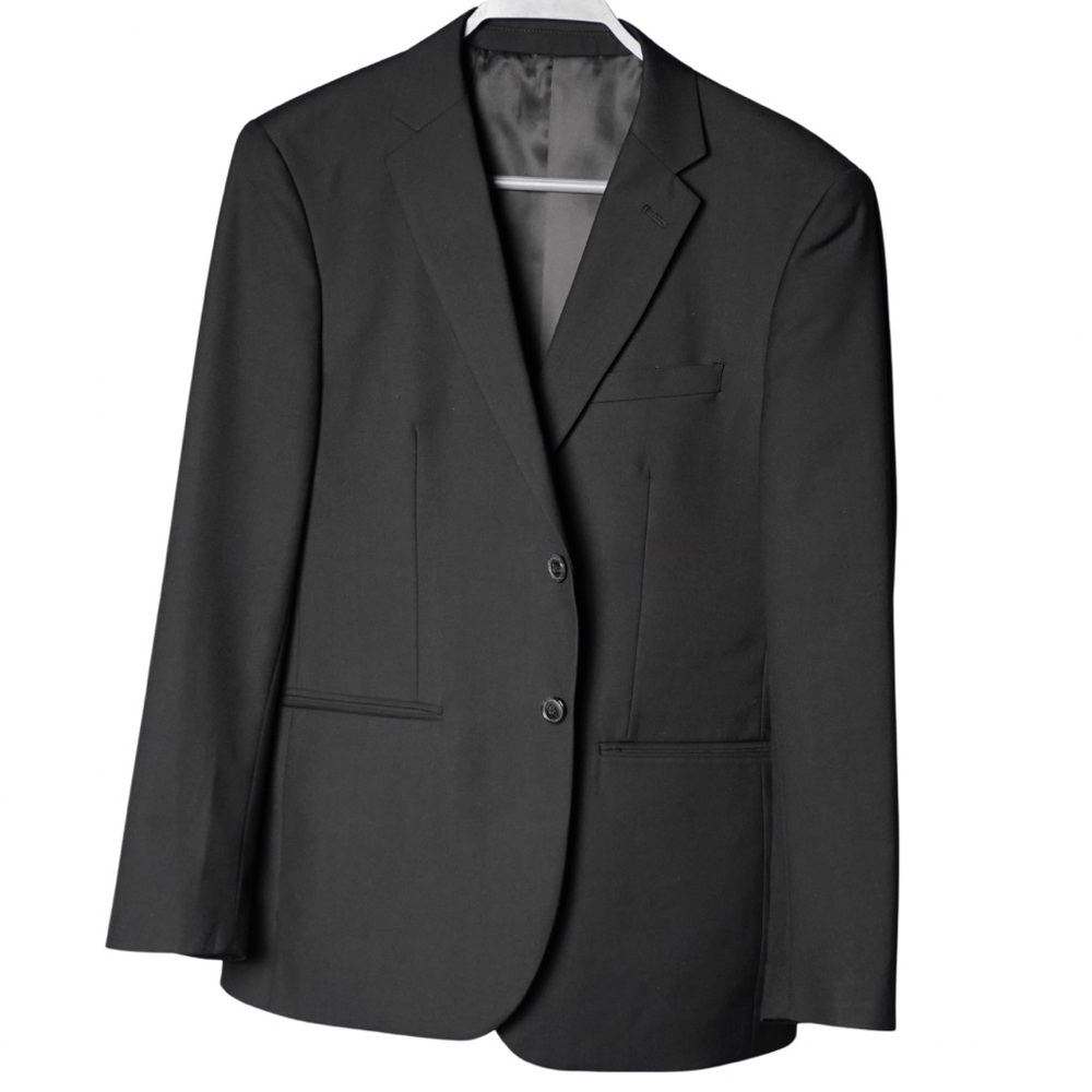 RELISTED - Alain Dupetit 38S Solid Black Suit
Slim Fit